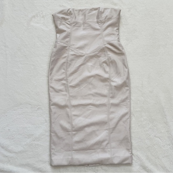 House of CB Camilla Ivory Vegan Leather Strapless Dress Size L+ - Picture 5 of 8